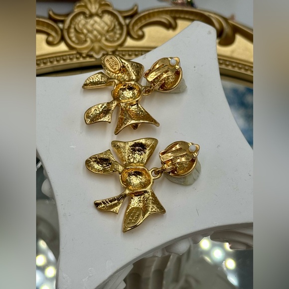 🆕 OSCAR DE LA RENTA 🧿 NWOT Gilded Gold Bow Clip-On Earrings - Picture 11 of 14